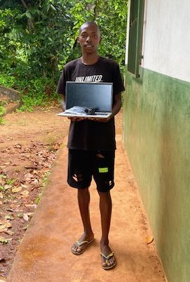 Ordinateur transmis par Anne-Maree, la marraine d'Alex